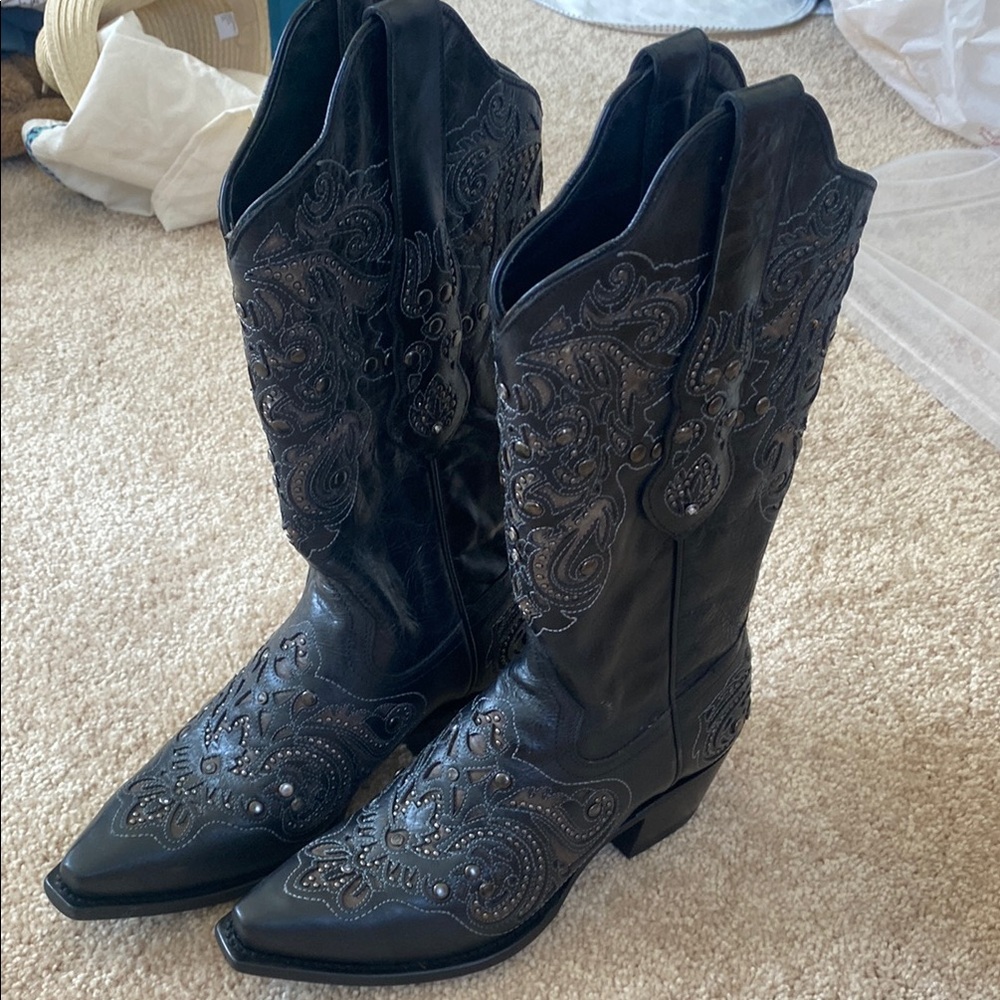 Black Star Solado cowboy boots Studded